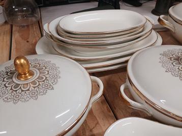 Eschenbach Bavaria -Germany servies delen beschikbaar voor biedingen
