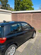 Toyota Yaris 1.3 16V Vvti 3DR AUT 2005 Zwart, Auto's, Toyota, Stof, 4 cilinders, 400 kg, Zwart