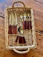 Vintage Bestekset met Houten Handvatten in Mandje - Goudkleu, Antiek en Kunst, Ophalen of Verzenden