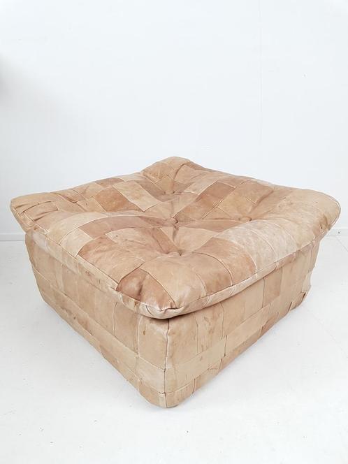 Vintage leren patchwork poef | ottoman leather brown, Huis en Inrichting, Banken | Voetenbanken en Poefen, Ophalen of Verzenden