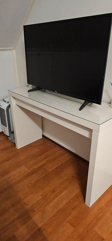 Witte make-up tafel met glazen blad – in perfecte staat!