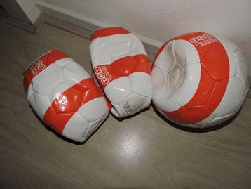 TNT ( post pakket ) voetballen bal 3x  beschikbaar voor biedingen