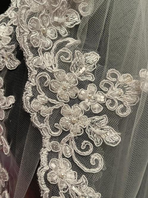 Nieuwe 2 laagse bewerkte sluier met kant licht ivoor(S164), Kleding | Dames, Trouwkleding en Trouwaccessoires, Nieuw, Accessoires