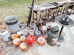 Diverse oude spullen: melkkan, potten, gereedschap, Ophalen