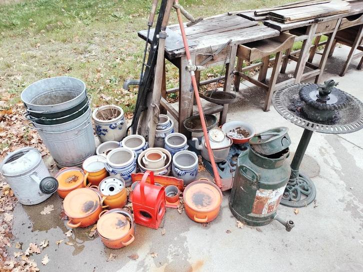 Diverse oude spullen: melkkan, potten, gereedschap, Antiek en Kunst, Curiosa en Brocante, Ophalen