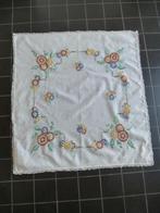 met de hand geborduurd kleed, Antiek en Kunst, Antiek | Kleden en Textiel, Ophalen of Verzenden