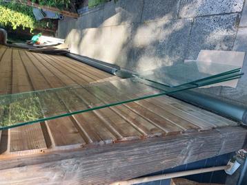 4 mooie dikke glasplaten.1x38cmx160cm1x44.5cmx114cm 2x46cmx3 beschikbaar voor biedingen