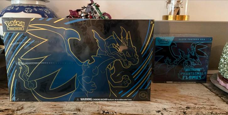 Charizard Ultra Premium Box SEALED - Pokemon, Hobby en Vrije tijd, Verzamelkaartspellen | Magic the Gathering, Nieuw, Overige typen