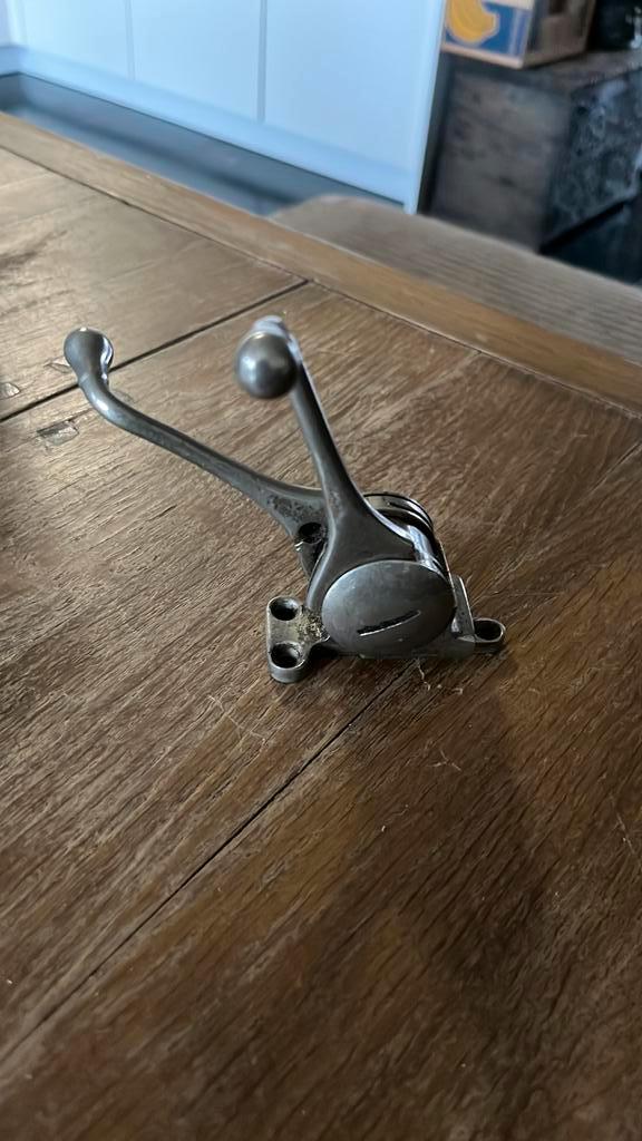 Volgens google lens een oude versnellingshendel van motor, Antiek en Kunst, Curiosa en Brocante, Ophalen of Verzenden