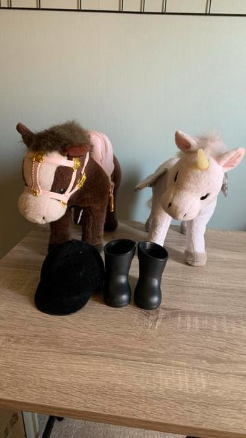 2 paarden van babyborn, laarsjes en cap