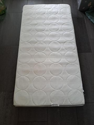 Matras voor een ledikantje maat 70 x 140cm, hoes en lakentje beschikbaar voor biedingen