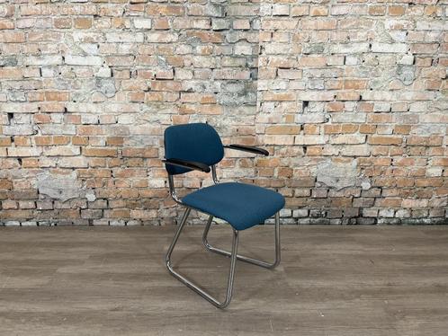 Ahrend Buisframe Sledestoel blauw bij TheReSales, Huis en Inrichting, Stoelen, Zo goed als nieuw, Vijf, Zes of meer stoelen, Kunststof