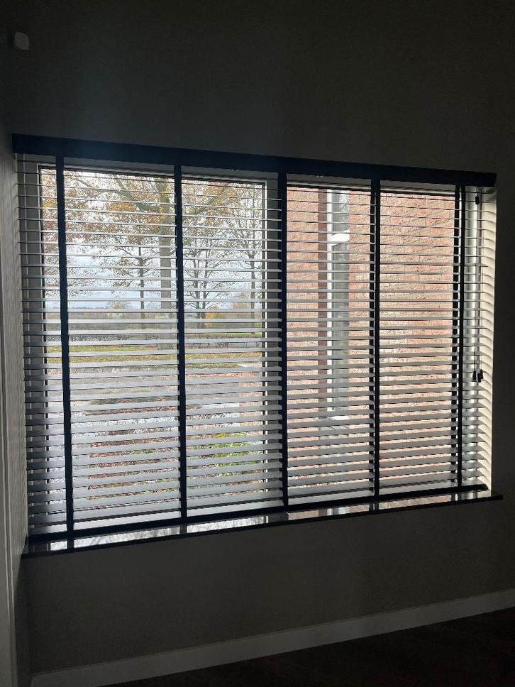 7 stuks Houten jaloezieën van Veneta, Huis en Inrichting, Stoffering | Gordijnen en Lamellen, Zo goed als nieuw, 150 tot 200 cm