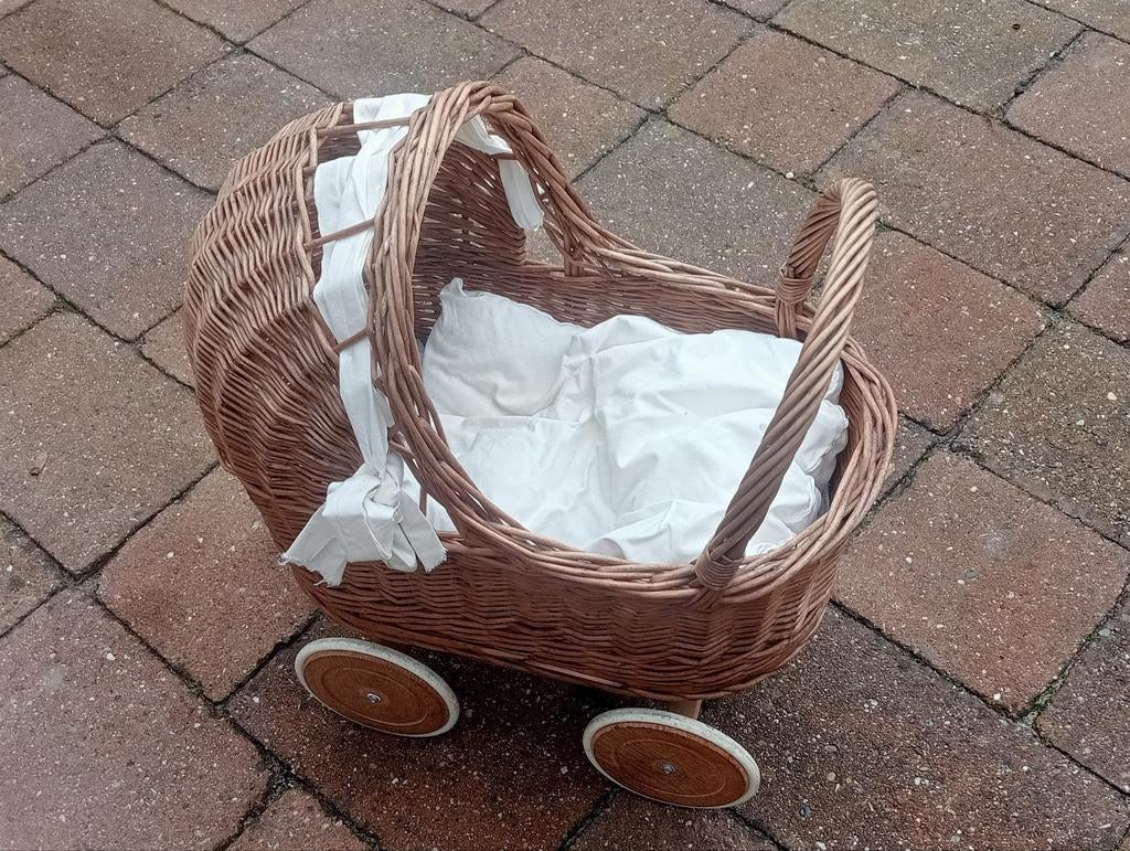 Rotan poppenwagentje, Kinderen en Baby's, Speelgoed | Poppen, Ophalen, Gebruikt, Babypop