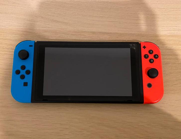 Nintendo switch met vele extra’s, Spelcomputers en Games, Spelcomputers | Nintendo Switch, Zo goed als nieuw, Switch 2019 Upgrade