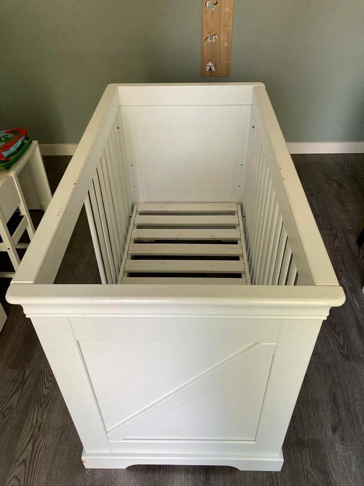 Ledikant & commode massief hout kleur mat wit, Kinderen en Baby's, Kinderkamer | Complete kinderkamers, Gebruikt, Jongetje of Meisje