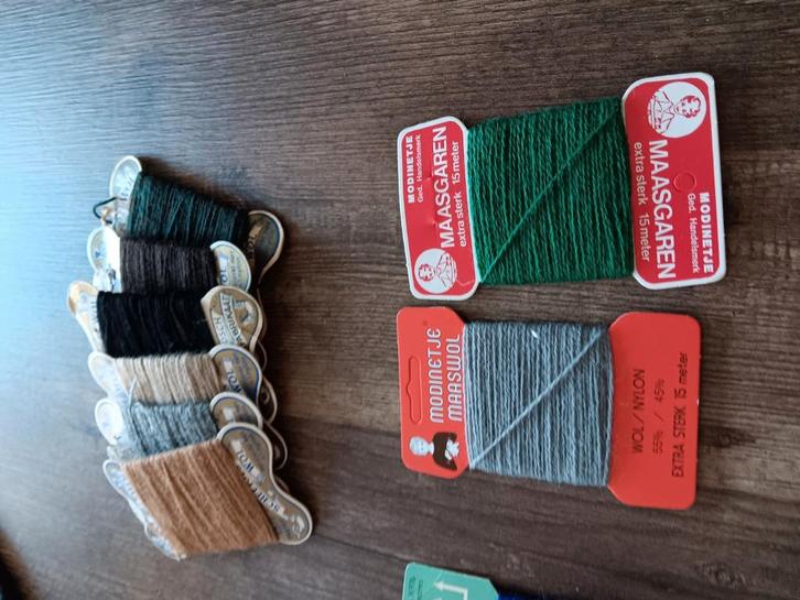 17 Kaartjes stopwol, Hobby en Vrije tijd, Naaien en Fournituren, Zo goed als nieuw, Garen of Naald(en), Ophalen of Verzenden