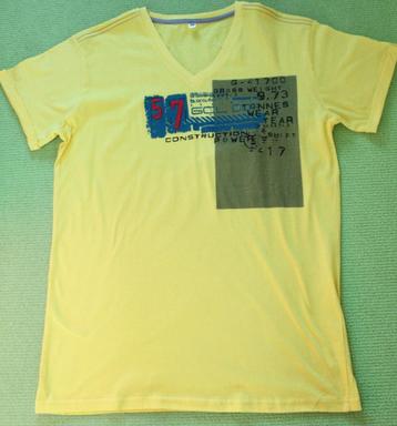 Nieuw geel shirt, v-hals en leuke opdruk. Maat 48/50 beschikbaar voor biedingen