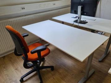 IKEA BEKANT bureau 160x80 wit met T-poten - afbeelding 1