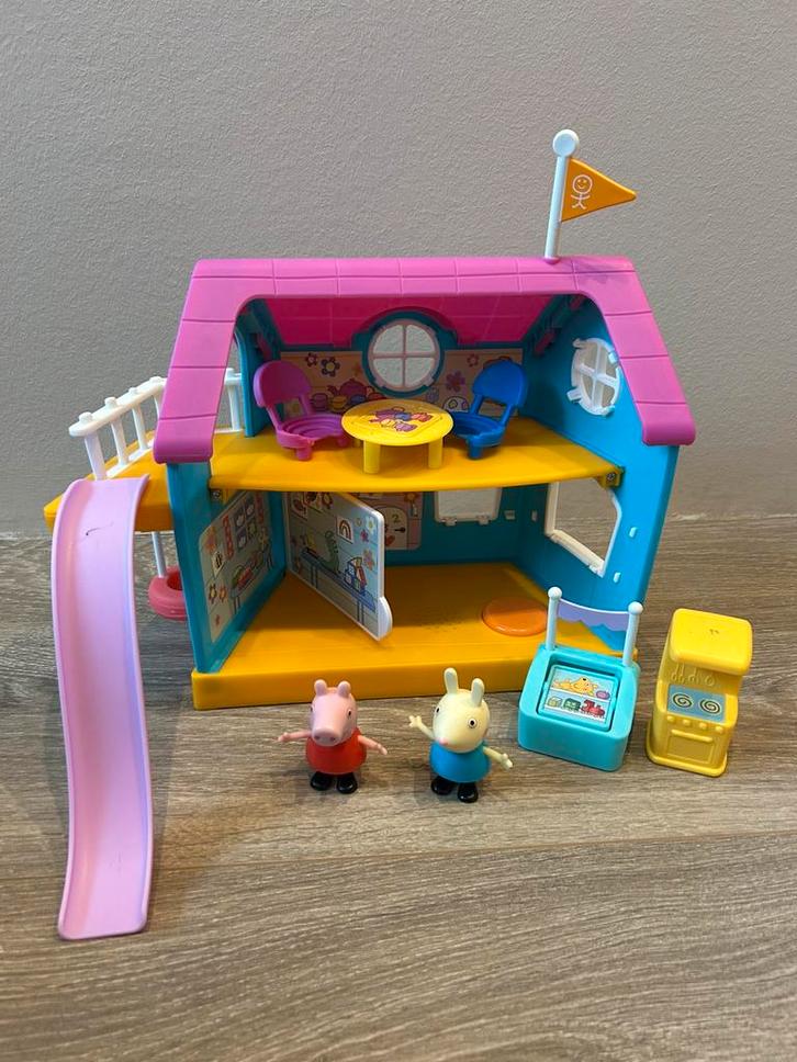 Peppa Pig Clubhuis, Kinderen en Baby's, Speelgoed | Poppenhuizen, Zo goed als nieuw, Poppenhuis, Ophalen