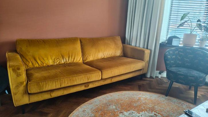 Loods 5 2,5 zits bank fluweel okergeel, Huis en Inrichting, Banken | Complete zithoeken, Gebruikt, Ophalen