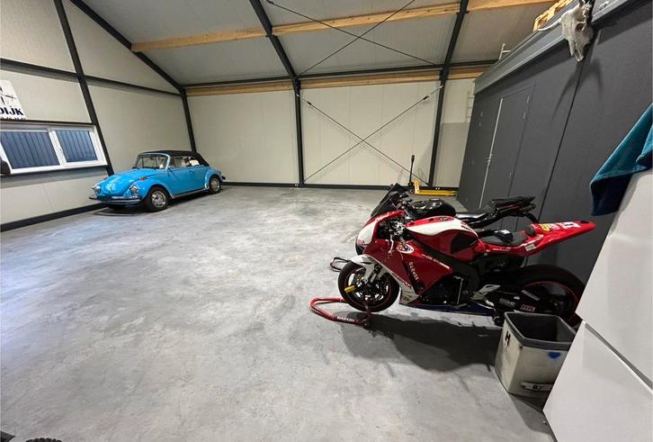 Auto en motorstalling in geisoleerde nieuwe hal (Terschuur), Auto diversen, Autostallingen en Garages