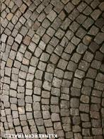 150m2 grijs antraciet natuursteen keitjes Portugees graniet, Tuin en Terras, Tegels en Klinkers, Bij dit gebruikte product niet meer te achterhalen.