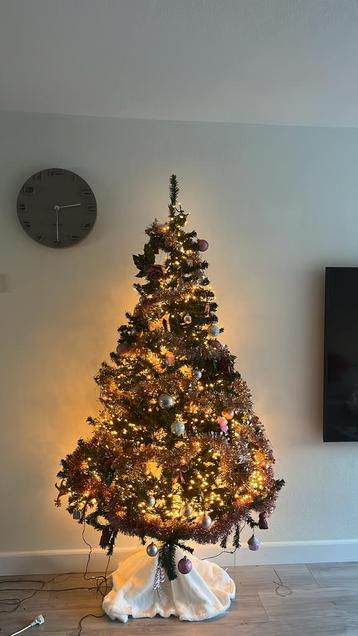 Halve kerstboom beschikbaar voor biedingen