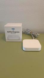 Apple AirPort Express MC414Z/A, Computers en Software, Routers en Modems, Ophalen of Verzenden, Zo goed als nieuw, Apple Airport Express