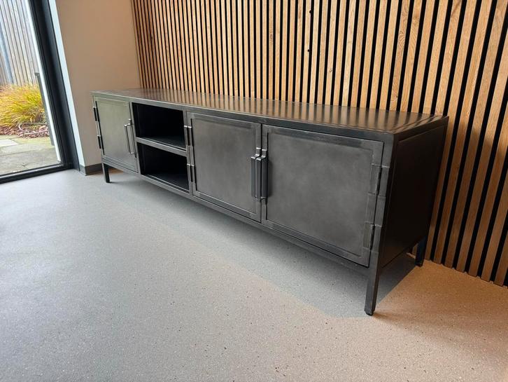 Industrieel Metalen TV-Meubel (180cm), Huis en Inrichting, Kasten | Televisiemeubels, Zo goed als nieuw, Minder dan 100 cm, 150 tot 200 cm