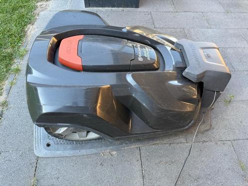 Husqvarna 330X Robotmaaier, Tuin en Terras, Robotmaaiers, Gebruikt, 20 tot 25 cm, Ophalen