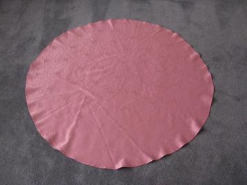 z.g.a.n. rond roze kleedje beschikbaar voor biedingen