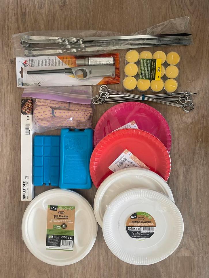 BBQ Accessoires Set: Spiesjes, Borden, Bestek, Aansteker, Tuin en Terras, Barbecue-accessoires, Zo goed als nieuw, Ophalen of Verzenden