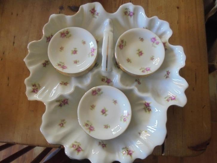 Petit four schaal Victoria met petit fourtjes roze roosjes, Antiek en Kunst, Antiek | Servies los, Ophalen of Verzenden