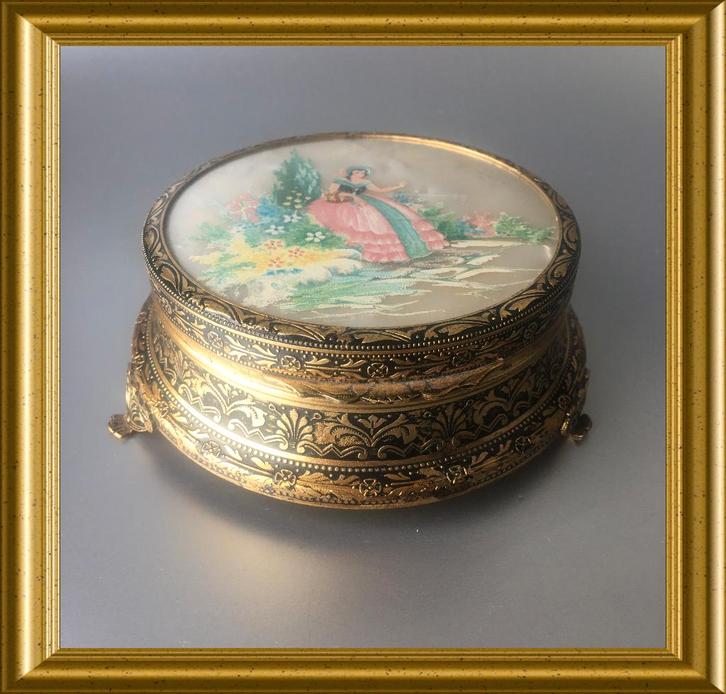 Mooie oude sieradendoos: handgeschilderde dame in hoepelrok, Antiek en Kunst, Curiosa en Brocante, Ophalen of Verzenden