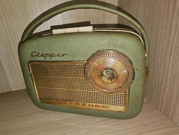 Radio's uit de jaren 60 omgebouwd tot bluetooth radio beschikbaar voor biedingen