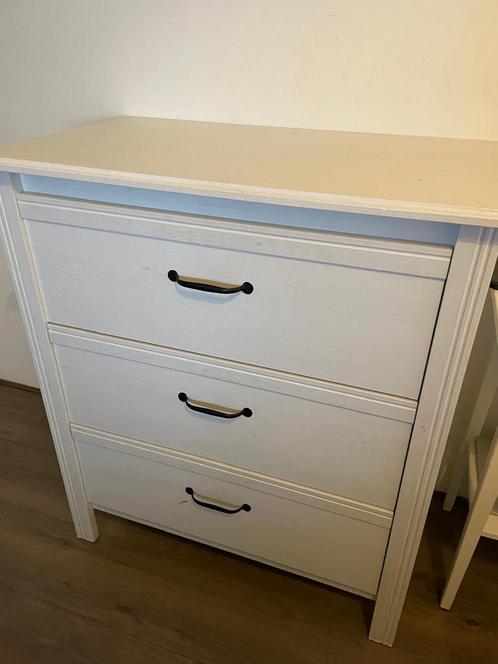 Witte IKEA kast met planken, Huis en Inrichting, Kasten | Ladekasten, Zo goed als nieuw, Minder dan 100 cm, 50 tot 100 cm, 25 tot 50 cm