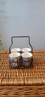 Mokken in rekje, Huis en Inrichting, Keuken | Servies, Ophalen of Verzenden, Aardewerk, Overige stijlen, Kop(pen) en/of Schotel(s)