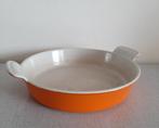 Vintage oranje Le Creuset ovenschaal, rond, Frankrijk, Huis en Inrichting, Ophalen of Verzenden, Gebruikt, Gietijzer
