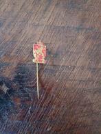 Speldje van de KNVB rood, Verzamelen, Ophalen of Verzenden, Zo goed als nieuw, Overige binnenlandse clubs, Vaantje of Sjaal