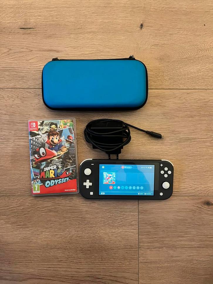 Nintendo Switch Lite (grijs) met hoes en extra gb, Spelcomputers en Games, Spelcomputers | Nintendo Switch Lite, Zo goed als nieuw