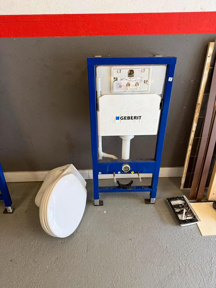 Geberit stortbak-frame - toilet, Huis en Inrichting, Badkamer | Badkamermeubels, Gebruikt, Overige typen, Minder dan 100 cm, Minder dan 50 cm