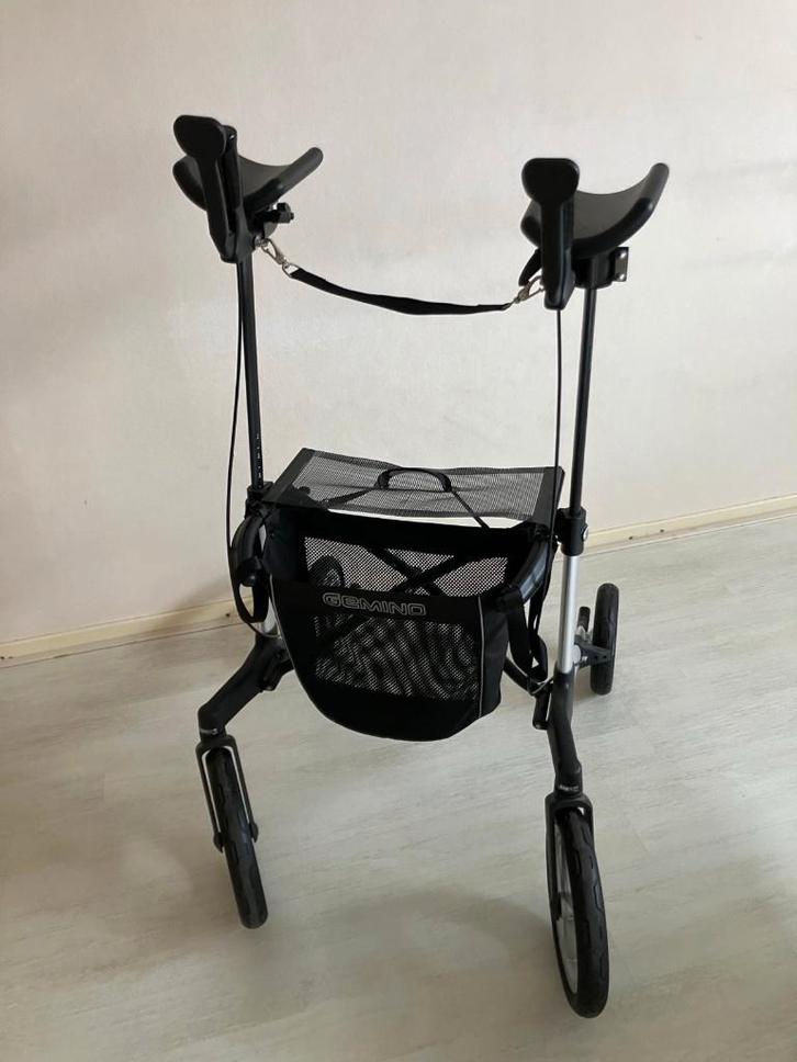 rollator hoog, Diversen, Rollators, Zo goed als nieuw, Lichtgewicht, Opvouwbaar, Ophalen