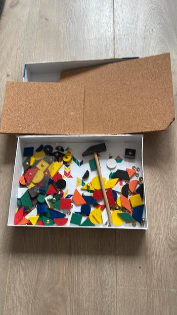Hamertje tik beschikbaar voor biedingen
