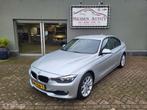 BMW 3-serie F30 320i Upgrade Edition 2e eig/Nwe ketting, Auto's, BMW, Automaat, Euro 5, Zwart, 4 cilinders