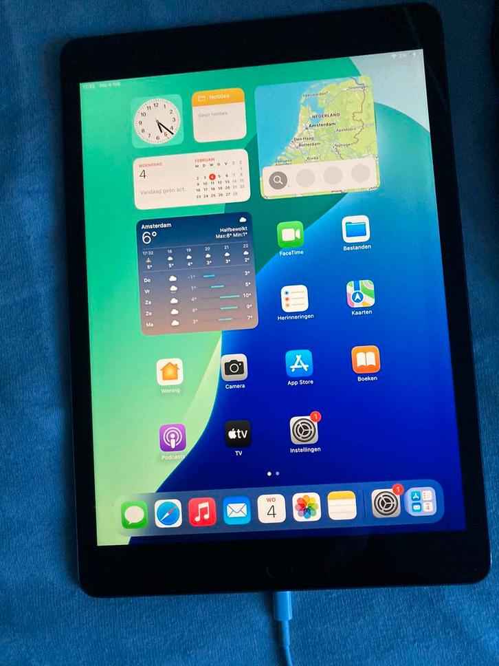 iPad 8e in Nieuwstaat met 128 GB model 2021, Computers en Software, Apple iPads, Zo goed als nieuw, Apple iPad, 10 inch, Grijs