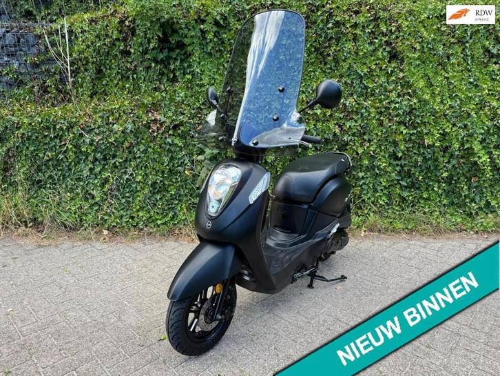 SYM Mio 50i 45km E5 Windscherm SMOKE BETAAL met in3, Fietsen en Brommers, Scooters | SYM, Gebruikt, Mio, Benzine