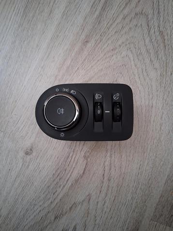 Te koop: Lichtschakelaar opel corsa d 2010 321409 13310330 beschikbaar voor biedingen