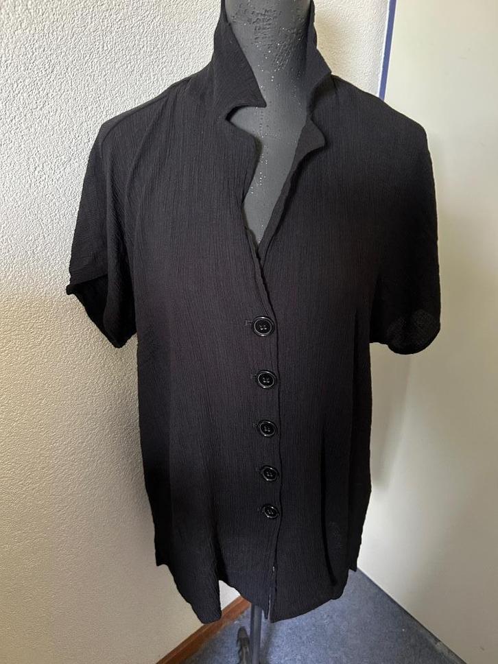 Studio blousje zwart korte mouw mt 44, Kleding | Dames, Blouses en Tunieken, Zo goed als nieuw, Maat 42/44 (L), Zwart, Ophalen of Verzenden