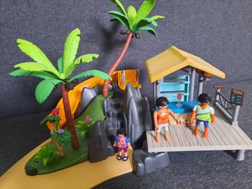 Playmobil strandtent met strand, glijbaan en popjes beschikbaar voor biedingen
